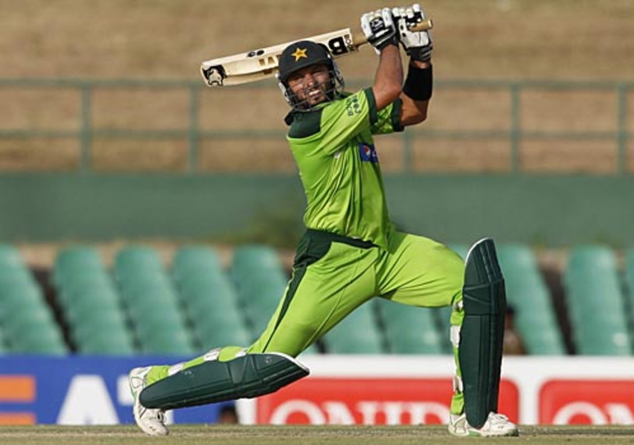 Shahid Afridi broke the record for most sixes in ODIs, Bangladesh v Pakistan, 5th ODI, Asia Cup, Dambulla, June 21, 2010