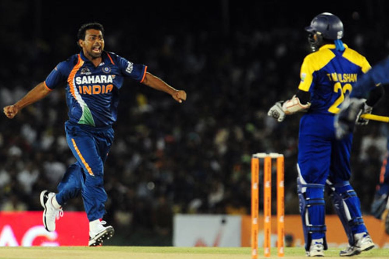 Praveen Kumar exults after sending Tillakaratne Dilshan back, Sri Lanka v India, Final, Dambulla, June 24, 2010