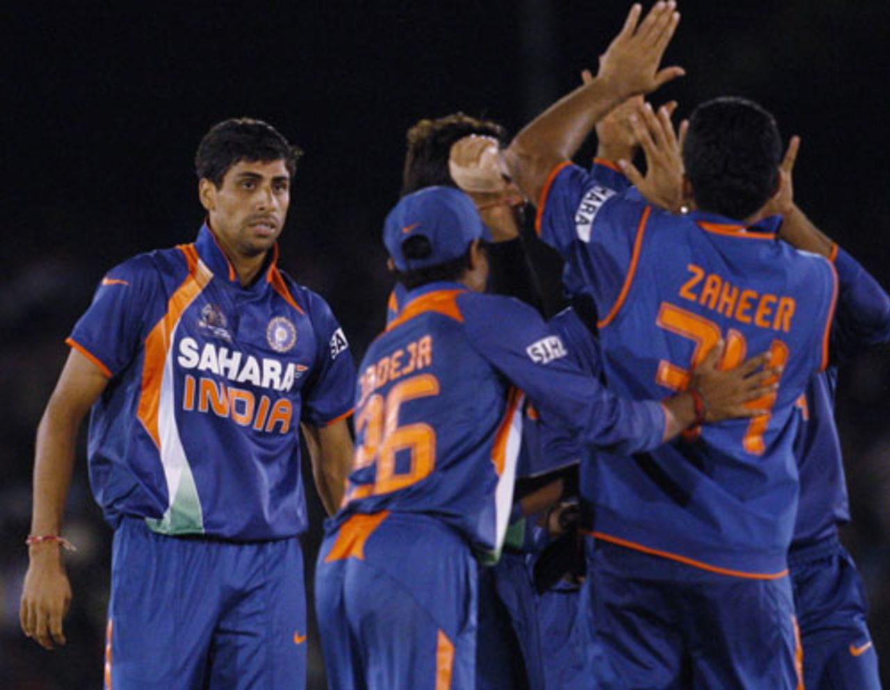 India's seam attack, led by Ashish Nehra, has Sri Lanka on the mat, Sri Lanka v India, Final, Dambulla, June 24, 2010