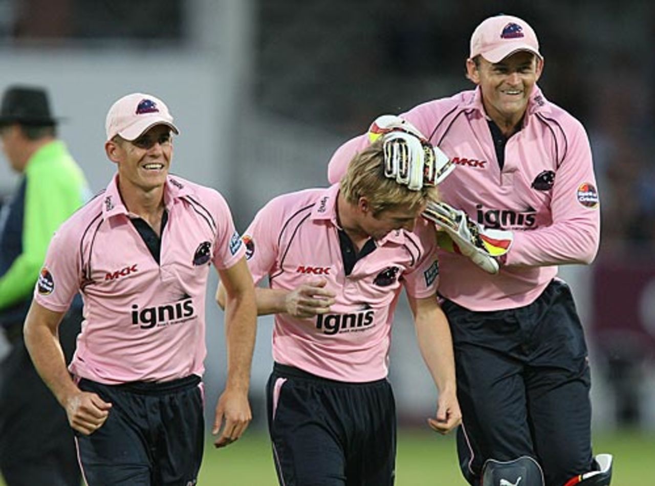 Neil Dexter, Adam Gilchrist and Tom Smith celebrate a wicket, Middlesex v Kent, Friends Provident t20, Lord's, June 24, 2010