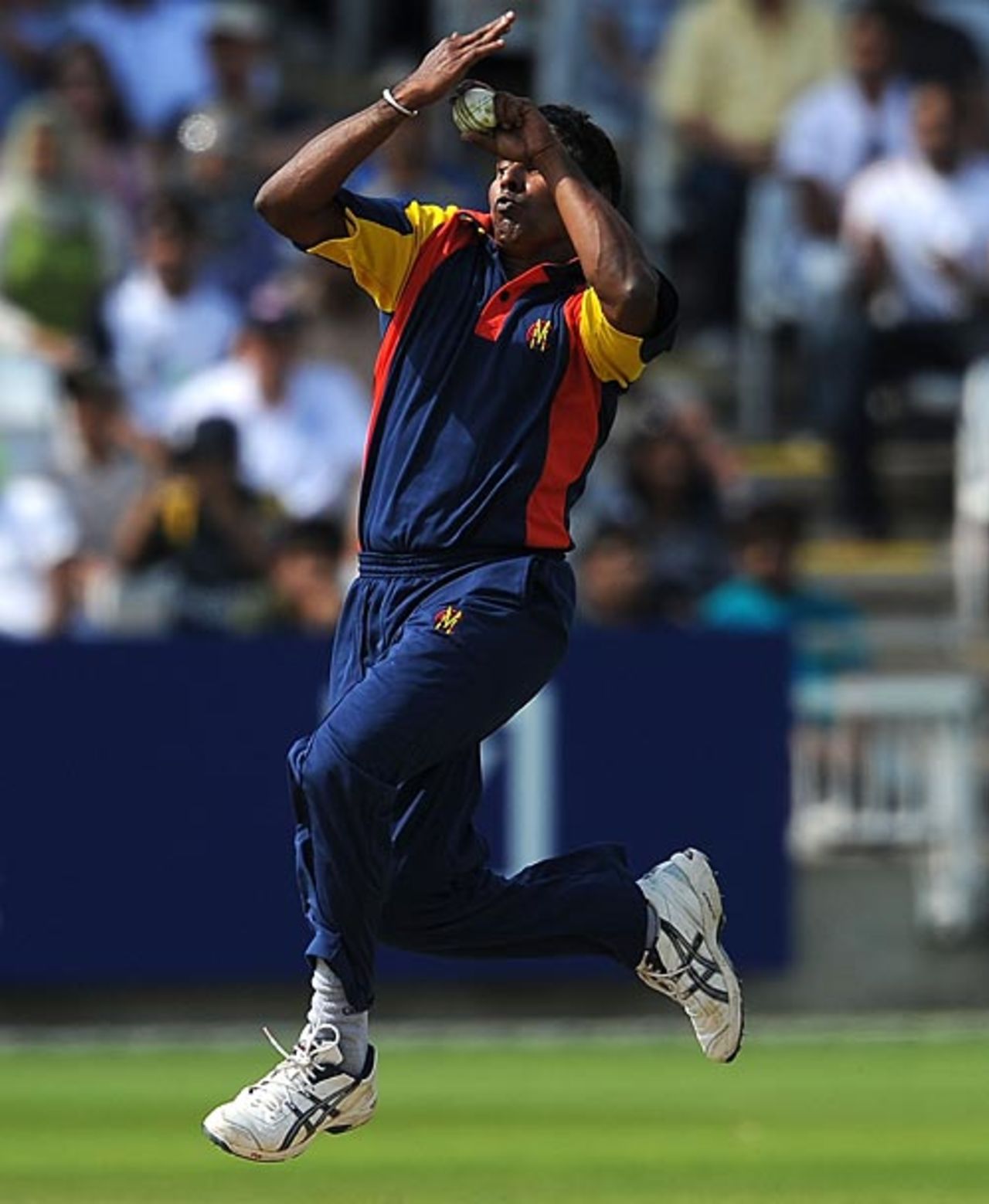 Chaminda Vaas hides the ball in delivery stride, MCC v Pakistan XI, Twenty20, Lord's, June 27, 2010