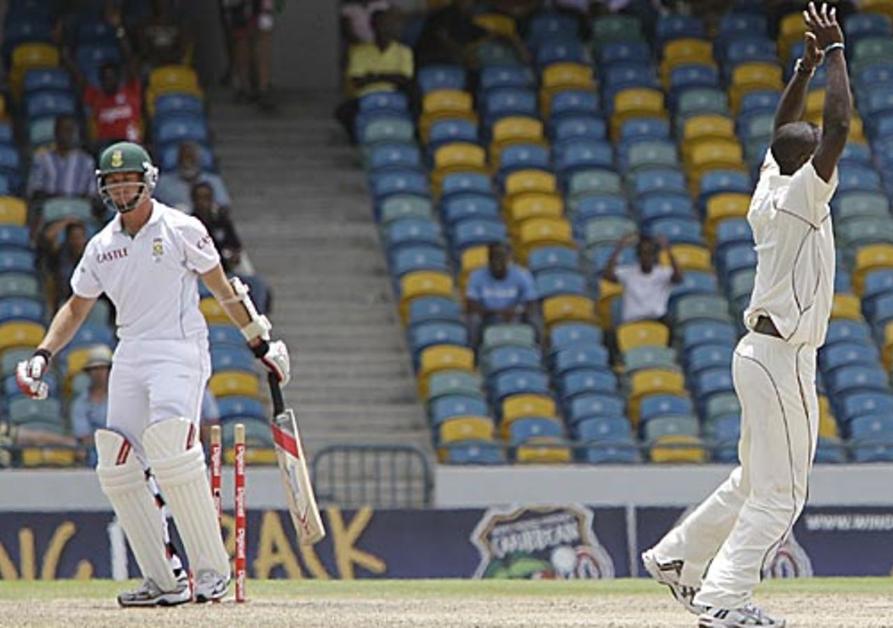 Dale Steyn was bowled by Kemar Roach, West Indies v South Africa, 3rd Test, Barbados, 3rd day, June 28, 2010