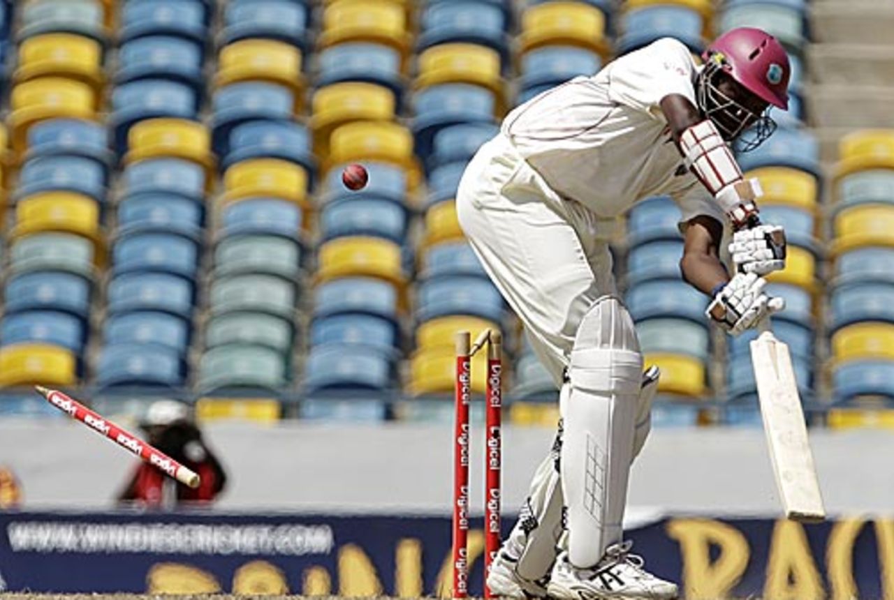 Sulieman Benn's off stump takes a walk, West Indies v South Africa, 3rd Test, Barbados, 4th day, June 29, 2010 