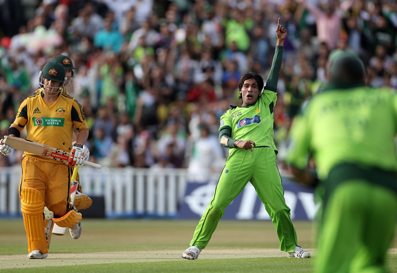 Mohammad Aamer struck early to remove David Warner for 1, Pakistan v Australia, 2nd Twenty20, Edgbaston, July 6 2010
