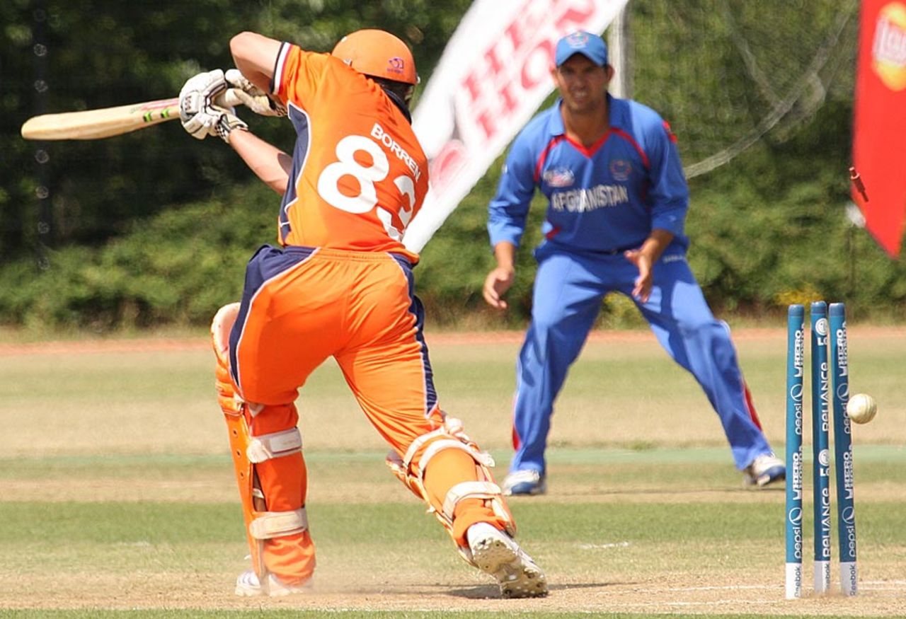 Peter Borren is bowled, Afghanistan v Netherlands, ICC WCL Division 1, 3rd place play-off, Rotterdam, July 10, 2010