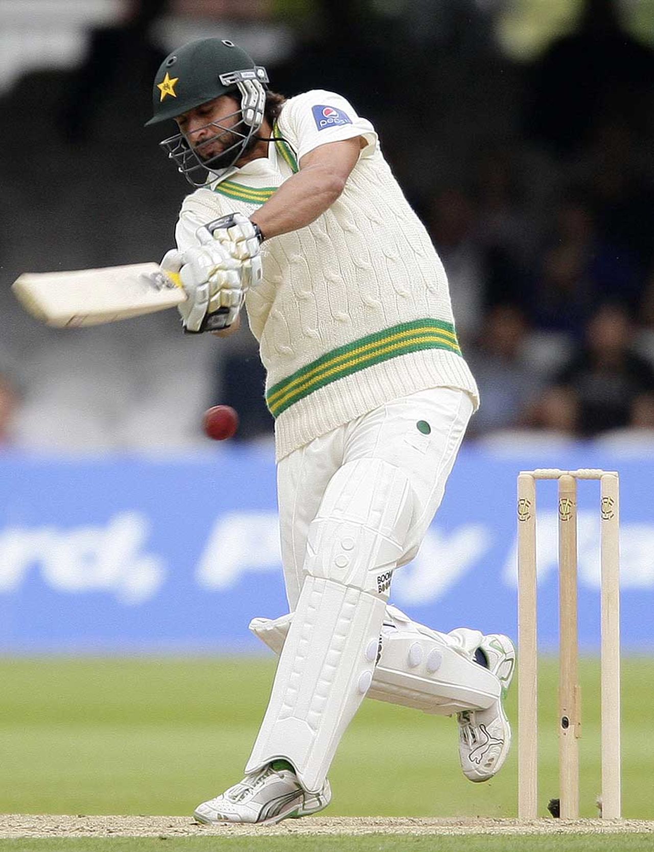 Shahid Afridi didn't hold anything back during his innings, Pakistan v Australia, 1st Test, Lord's, July 14, 2010