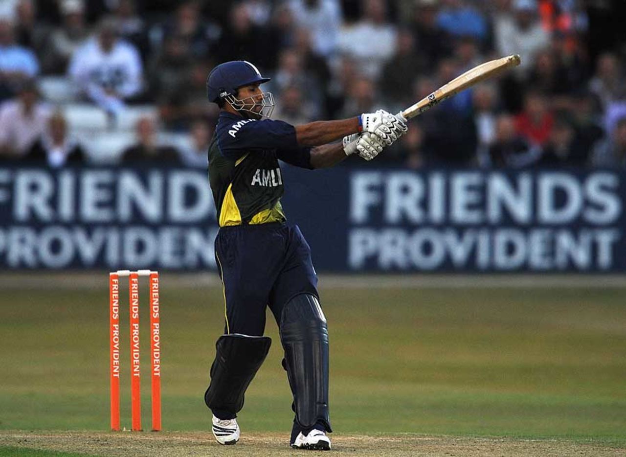 Ravi Bopara hit 59 off 46 balls in Essex's victory, Essex v Gloucestershire, Friends Provident t20, Chelmsford, July 15, 2010