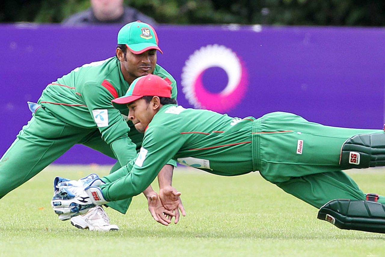 Mushfiqur Rahim dives to his right to take a catch, Ireland v Bangladesh, 2nd ODI, Belfast, July 16, 2010