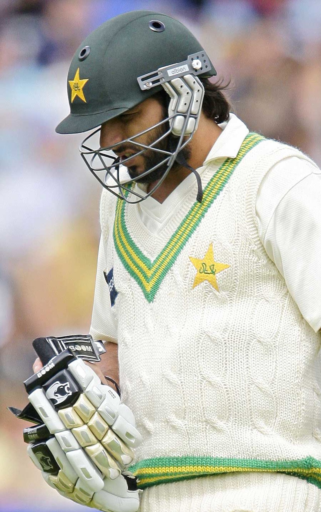 Shahid Afridi announced he was quitting Test cricket after Pakistan's defeat, Pakistan v Australia, 1st Test, Lord's, July 16, 2010