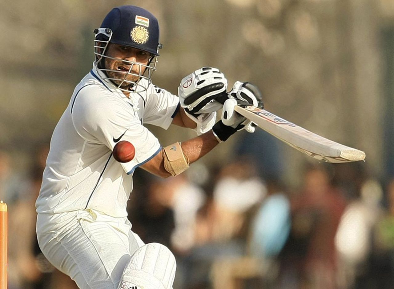 Sachin Tendulkar was dismissed shortly before stumps, Sri Lanka v India, 1st Test, Galle, 4th day, July 21, 2010