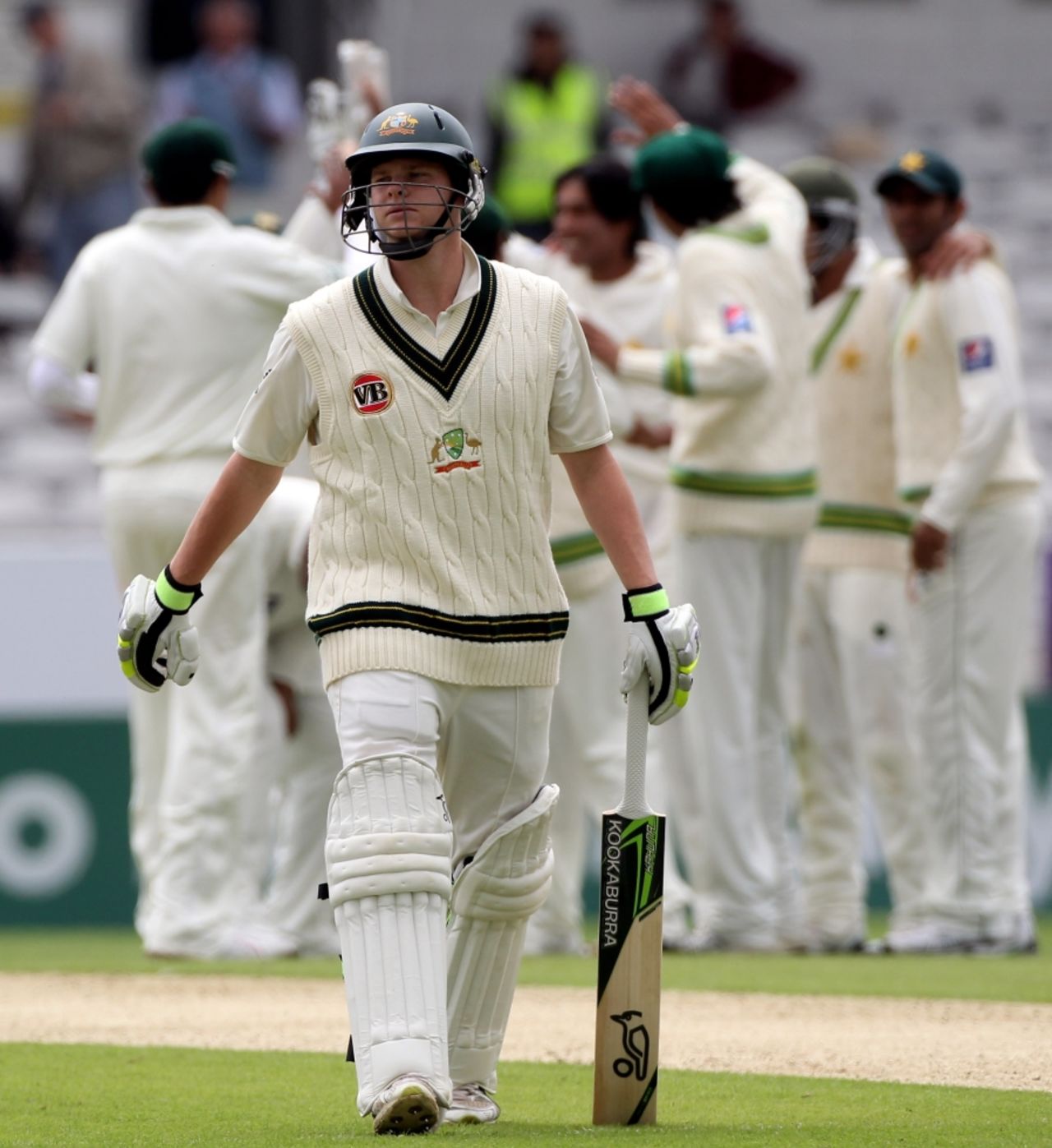 Steve Smith was bowled by Mohammad Aamer's first ball after the lunch break, Pakistan v Australia, 2nd Test, Headingley, July 21, 2010