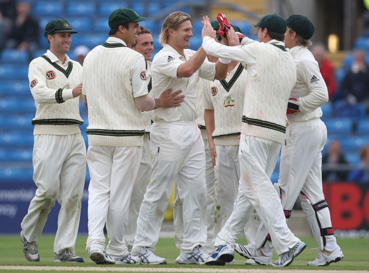 Shane Watson picked up two wickets in two balls shortly after the lunch break, Pakistan v Australia, 2nd Test, Headingley, July 22, 2010