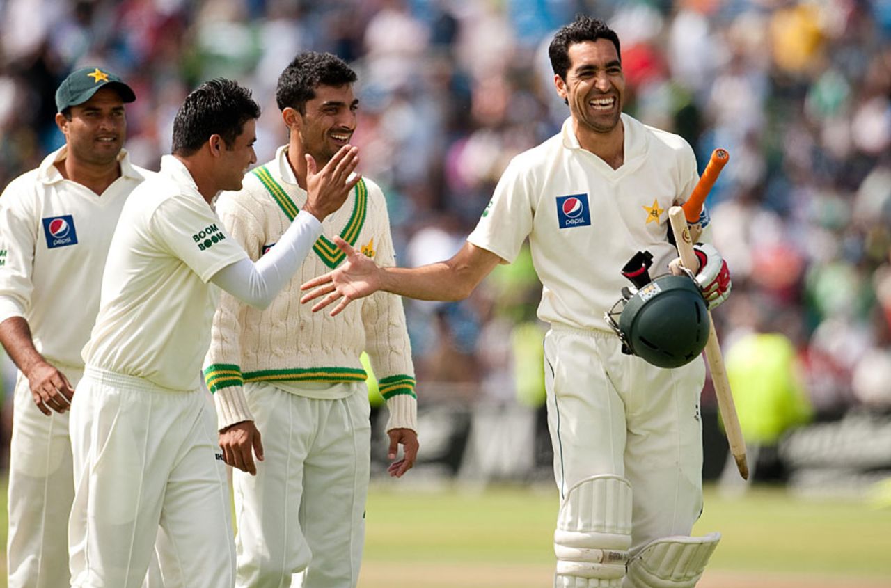 A delighted Umar Gul is congratulated by his team-mates after sealing the tense victory, Pakistan v Australia, 2nd Test, Headingley, 4th day, July 24 2010