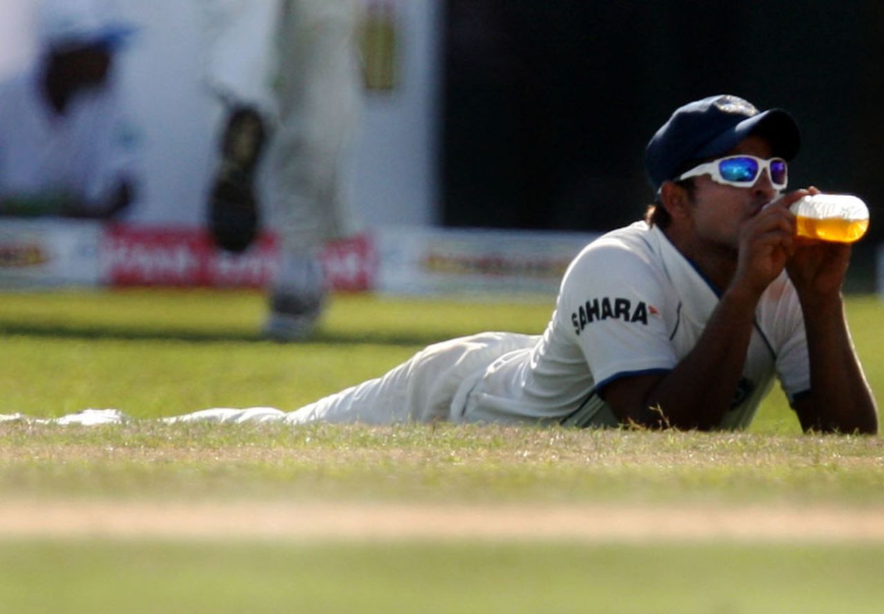 Suresh Raina has a drink, Sri Lanka v India, 2nd Test, SSC, 1st day, July 26, 2010