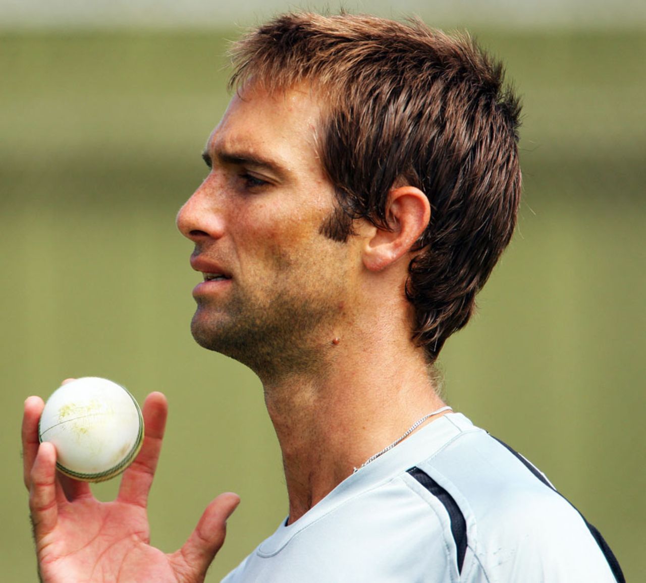 Grant Elliott prepares to bowl during a net session, Auckland, January 9, 2009
