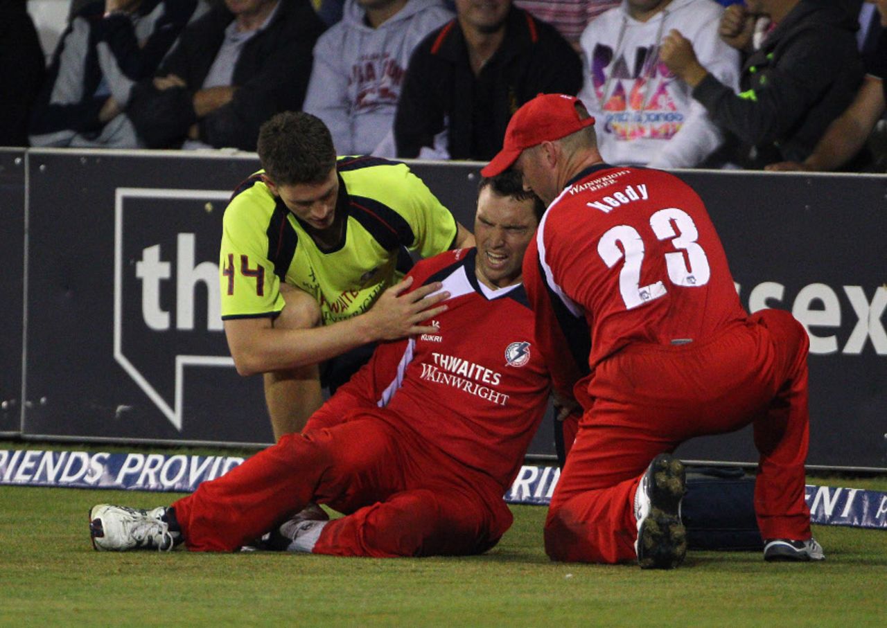 Stephen Moore is helped in the outfield after dislocating his shoulder, Essex v Lancashire, Friends Provident t20 quarter-final, Chelmsford, July 27, 2010