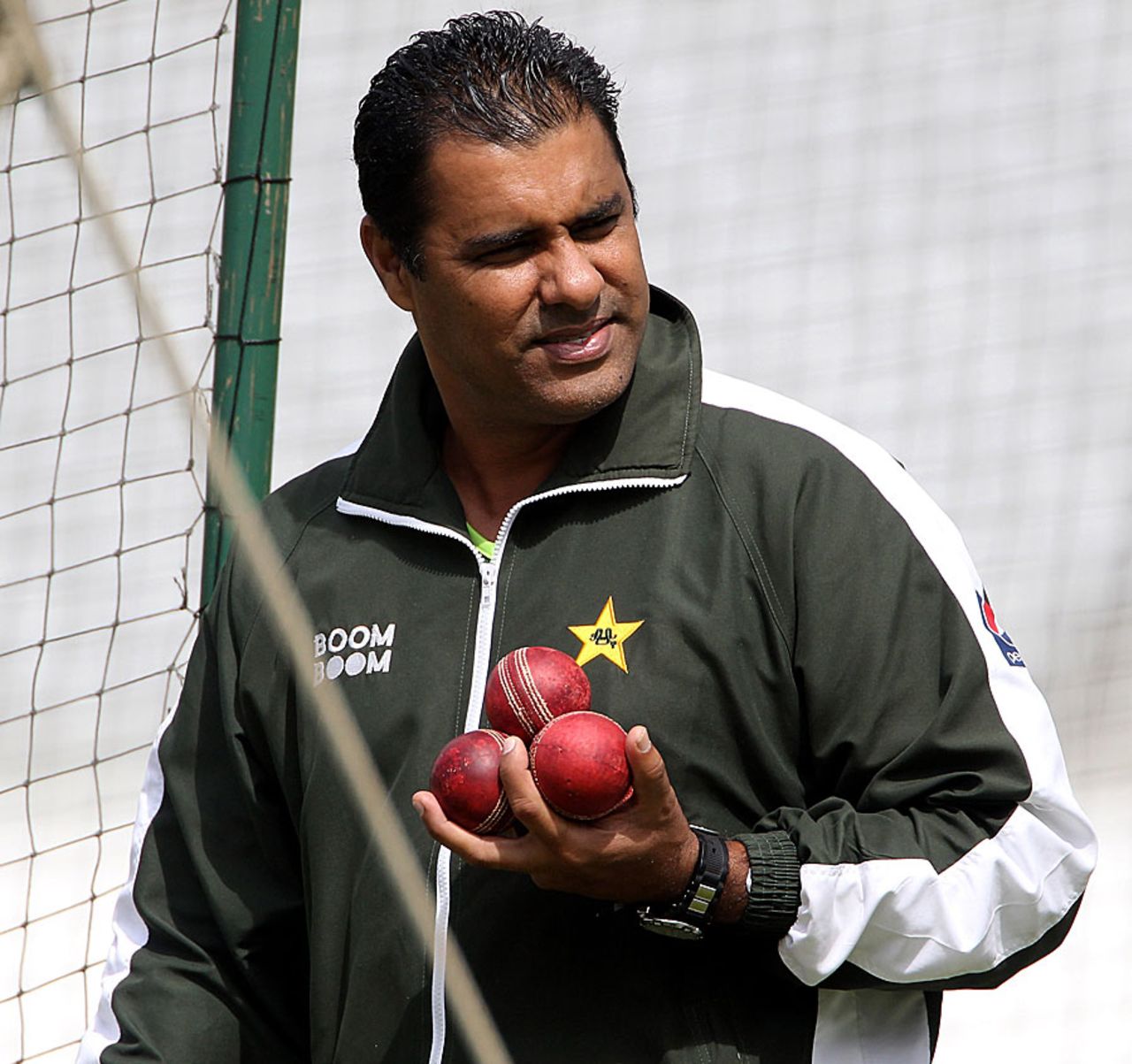 Waqar Younis oversees a nets session, Trent Bridge, July 28, 2010