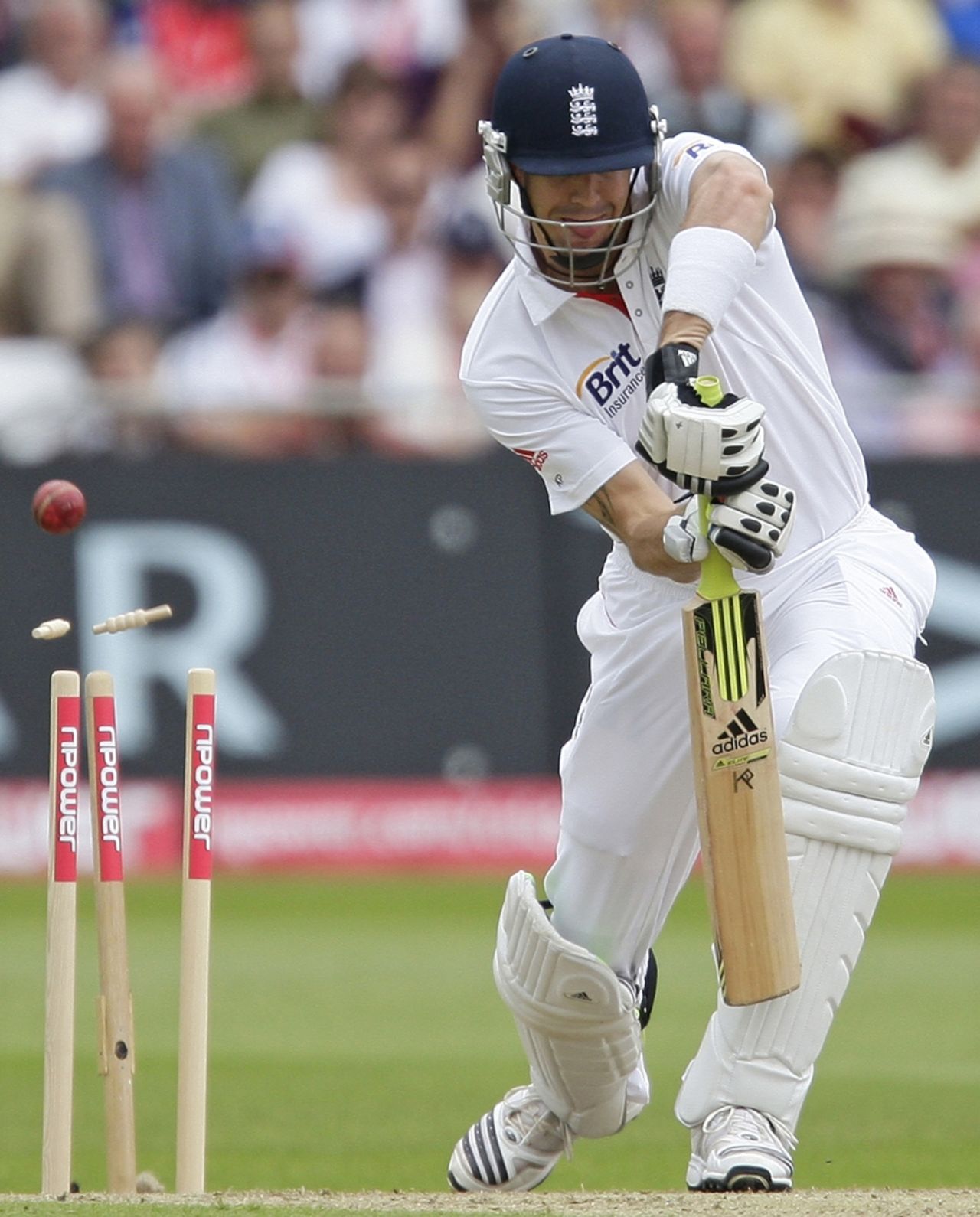 Mohammad Asif burst through Kevin Pietersen's defences as Pakistan kept the pressure on after lunch, England v Pakistan, 1st Test, Trent Bridge, July 29, 2010
