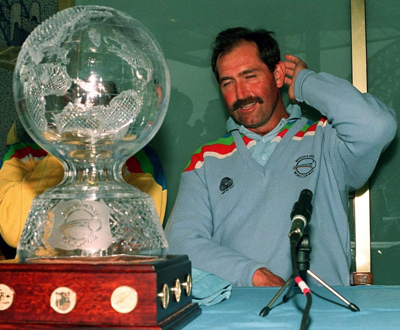 Graham Gooch speaks to reporters ahead of the final, England v Pakistan, World Cup final, Melbourne, March 25, 1992