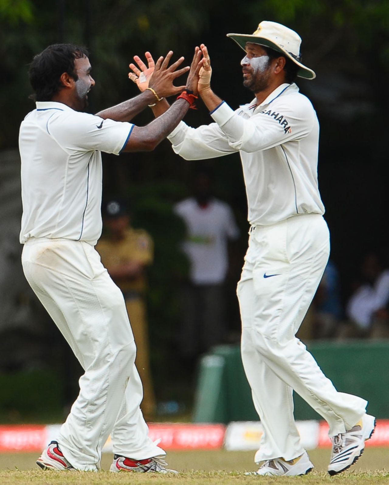 Amit Mishra and Sachin Tendulkar celebrate a dismissal, Sri Lanka v India, 3rd Test, P Sara Oval, 4th day, August 6, 2010
