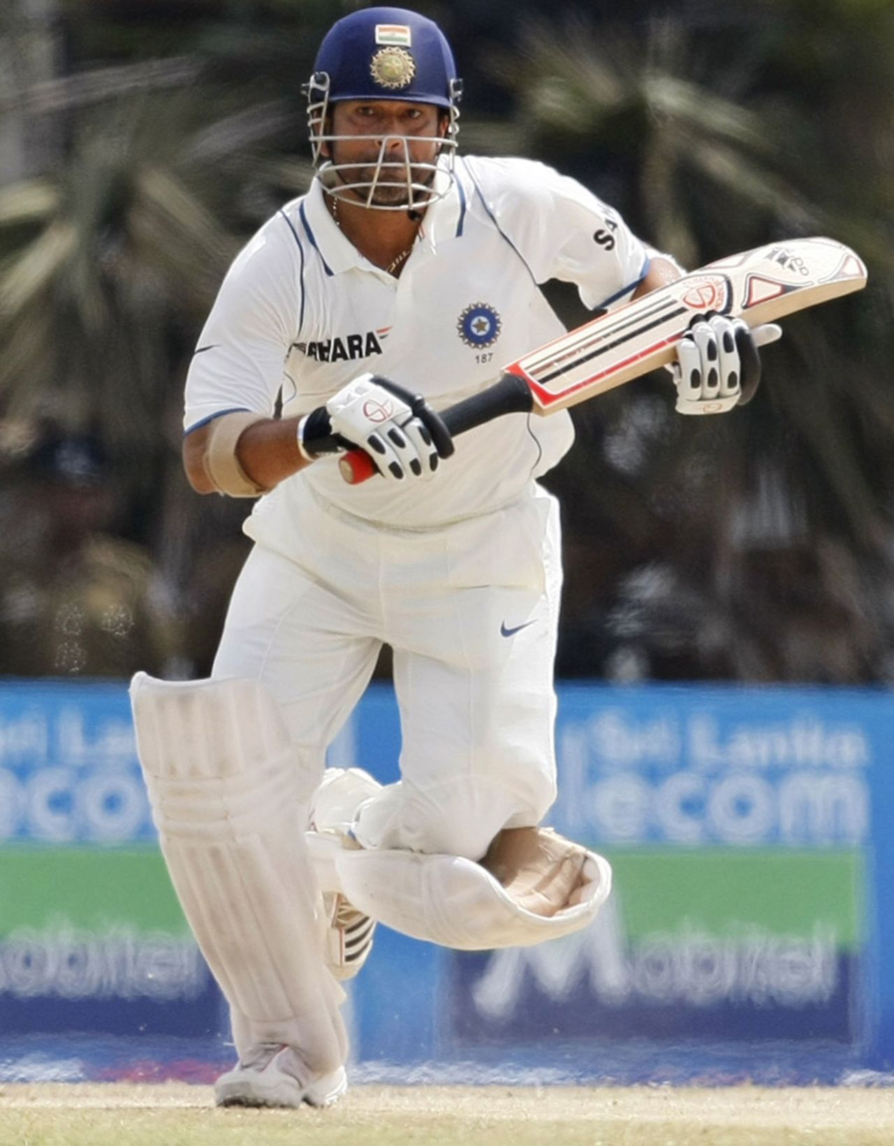 Sachin Tendulkar guided India to a strong position at lunch, Sri Lanka v India, 3rd Test, P Sara Oval, 5th day, August 7, 2010