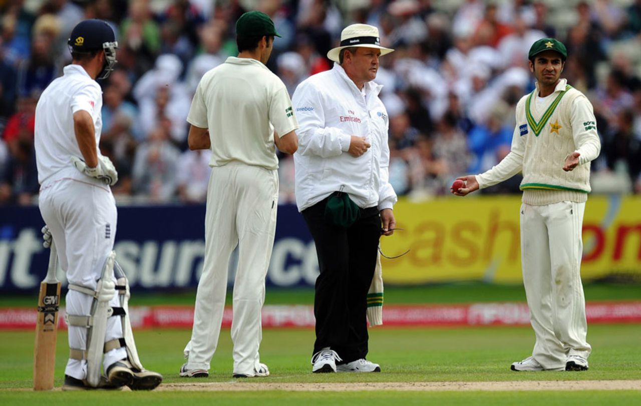 Salman Butt speaks to Marais Erasmus after Kevin Pietersen was caught off a dead ball, England v Pakistan, 2nd Test, Edgbaston, August 7, 2010