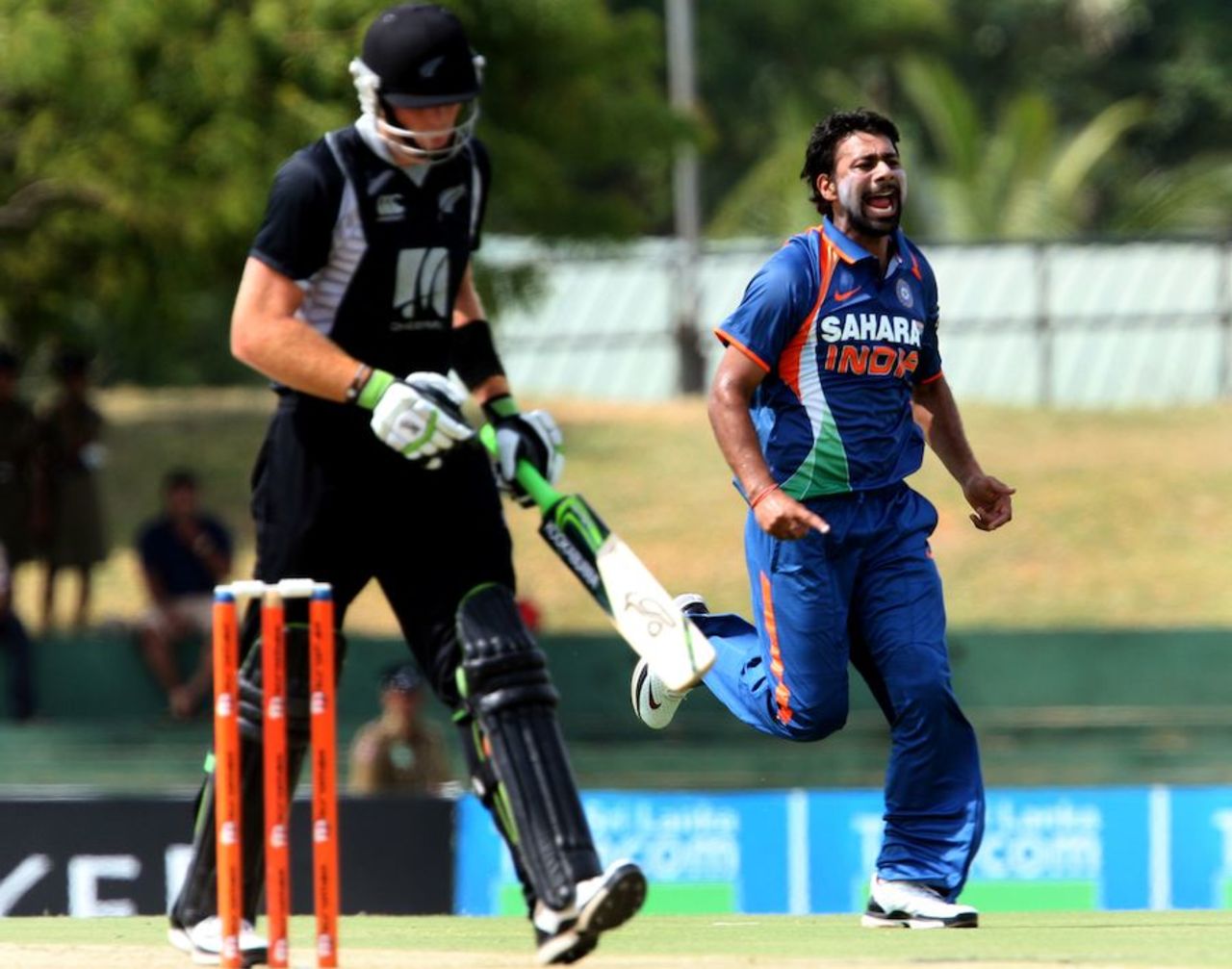 Praveen Kumar celebrates Martin Guptill's wicket, India v New Zealand, tri-series, 1st ODI, August 10, 2010