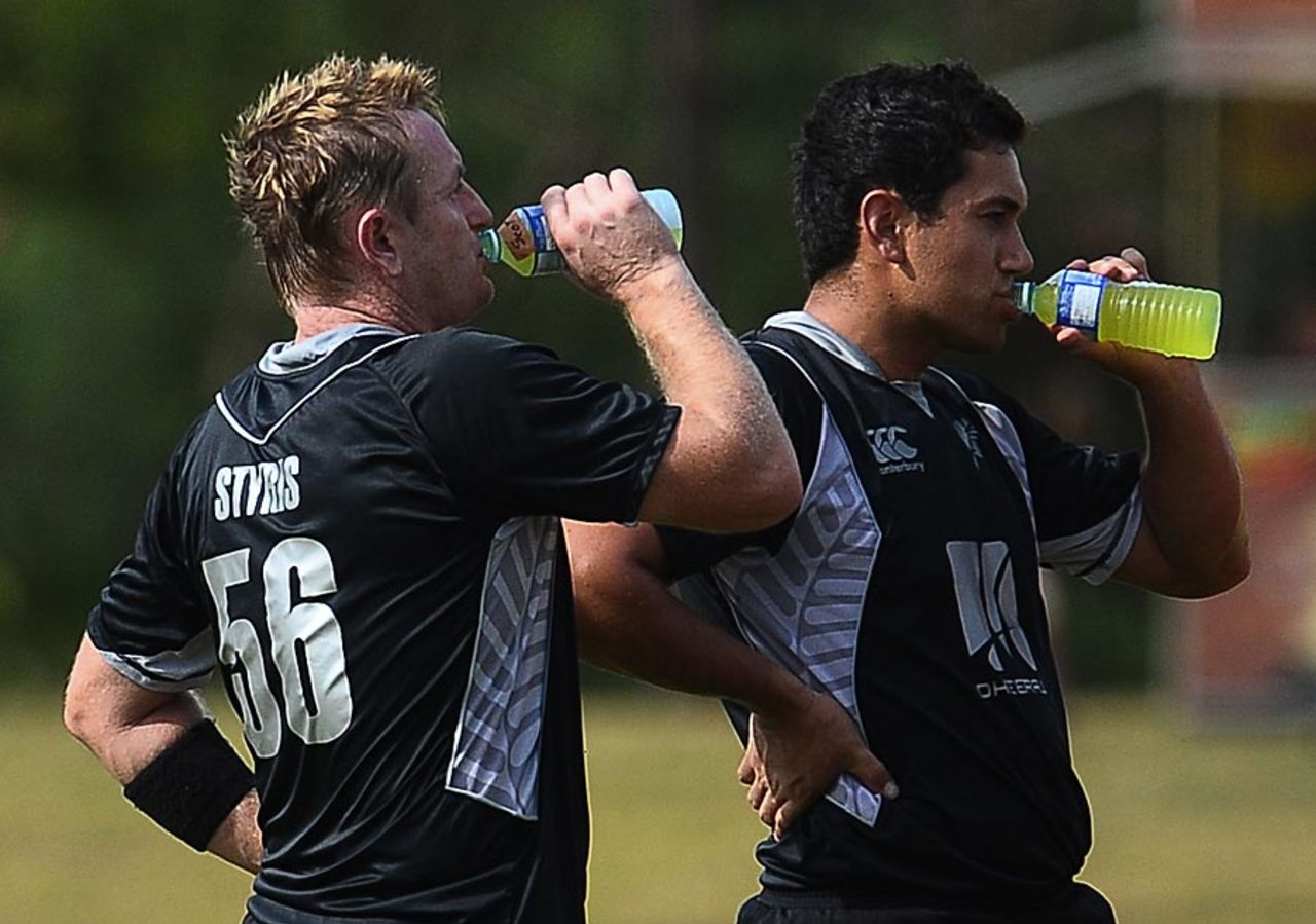 Scott Styris and Ross Taylor put New Zealand on course for a challenging total, India v New Zealand, tri-series, 1st ODI, August 10, 2010