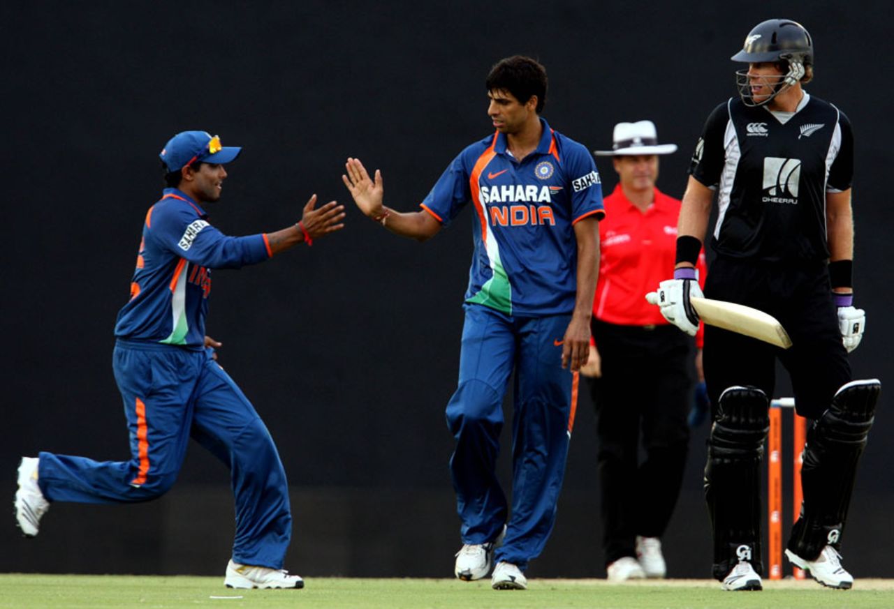 Ashish Nehra trapped Jacob Oram leg before, India v New Zealand, tri-series, 1st ODI, August 10, 2010