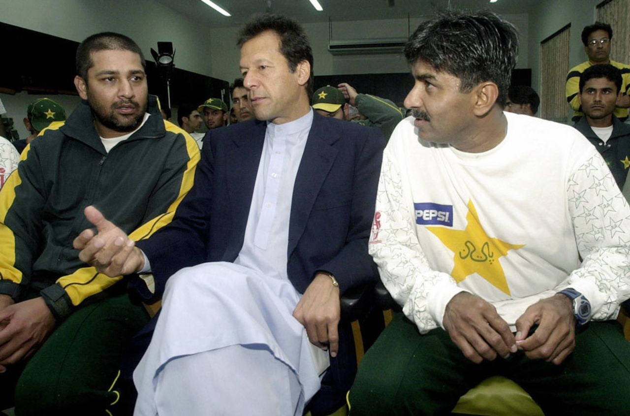 Inzamam-ul-Haq, Imran Khan and Javed Miandad (from left) in conversation, Gaddafi Stadium, Lahore, 29 February 2004
