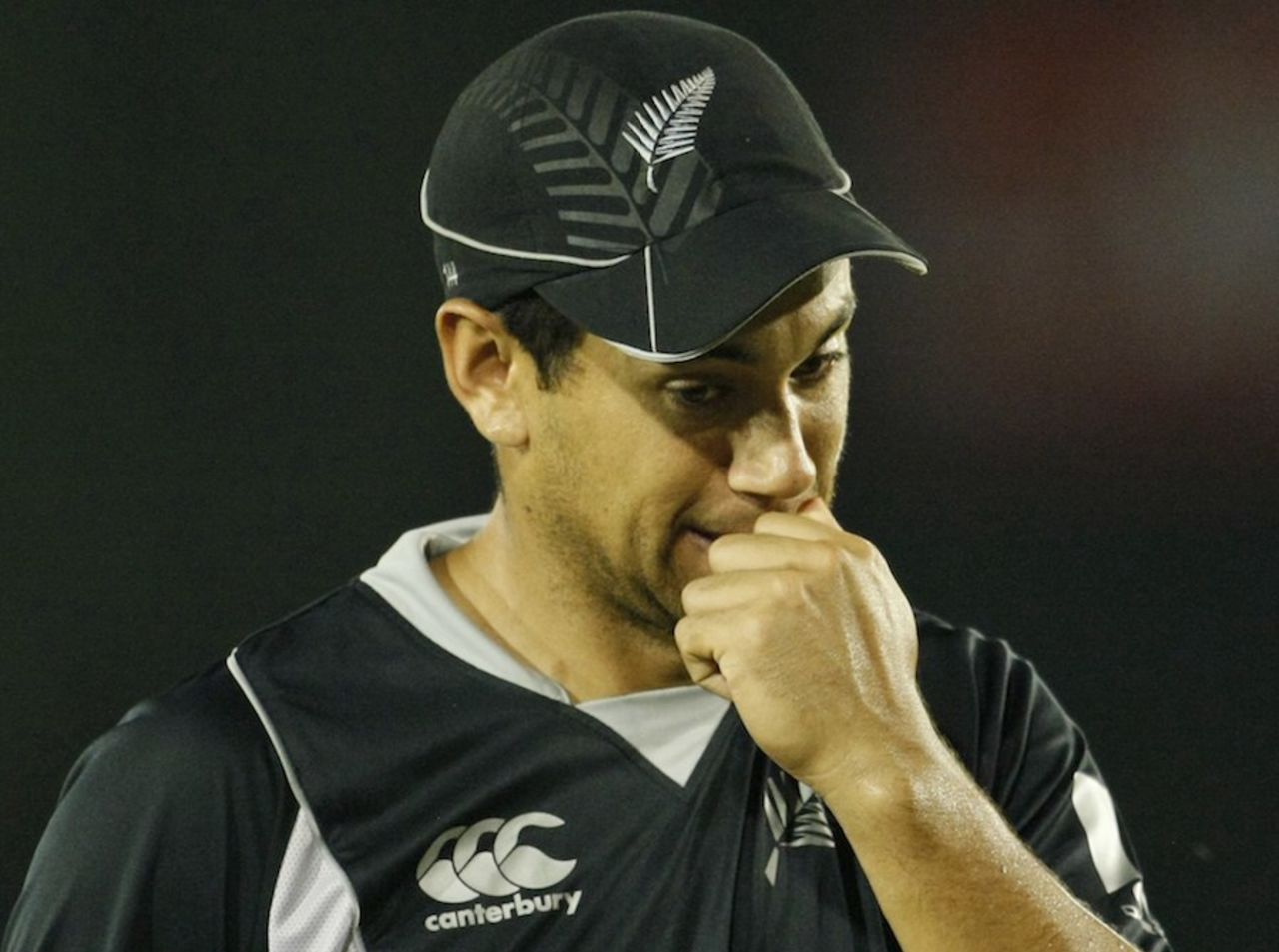 Ross Taylor ponders defeat, Sri Lanka v New Zealand, tri-series, 2nd ODI, Dambulla, August 13, 2010
