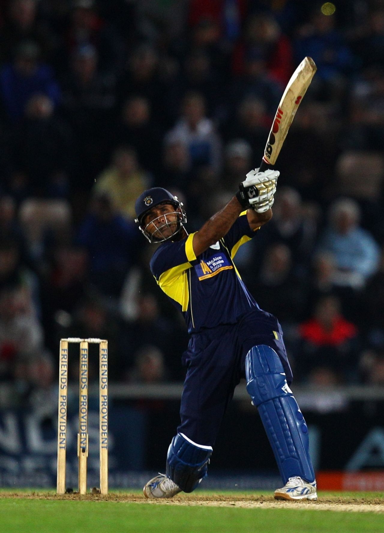 Abdul Razzaq launched Hampshire's innings with gusto, slamming 33 from 19 balls, Hampshire v Somerset, FP t20 Final, Rose Bowl, August 14 2010