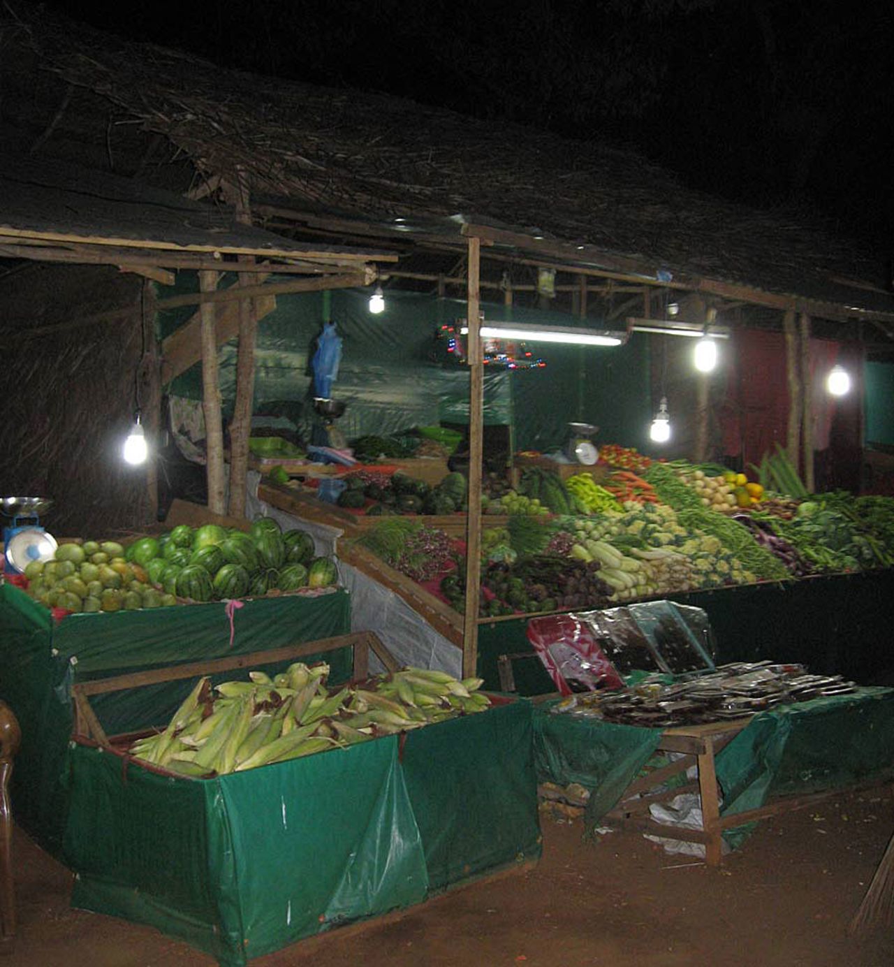 The midnight  vegetable market in Dambulla