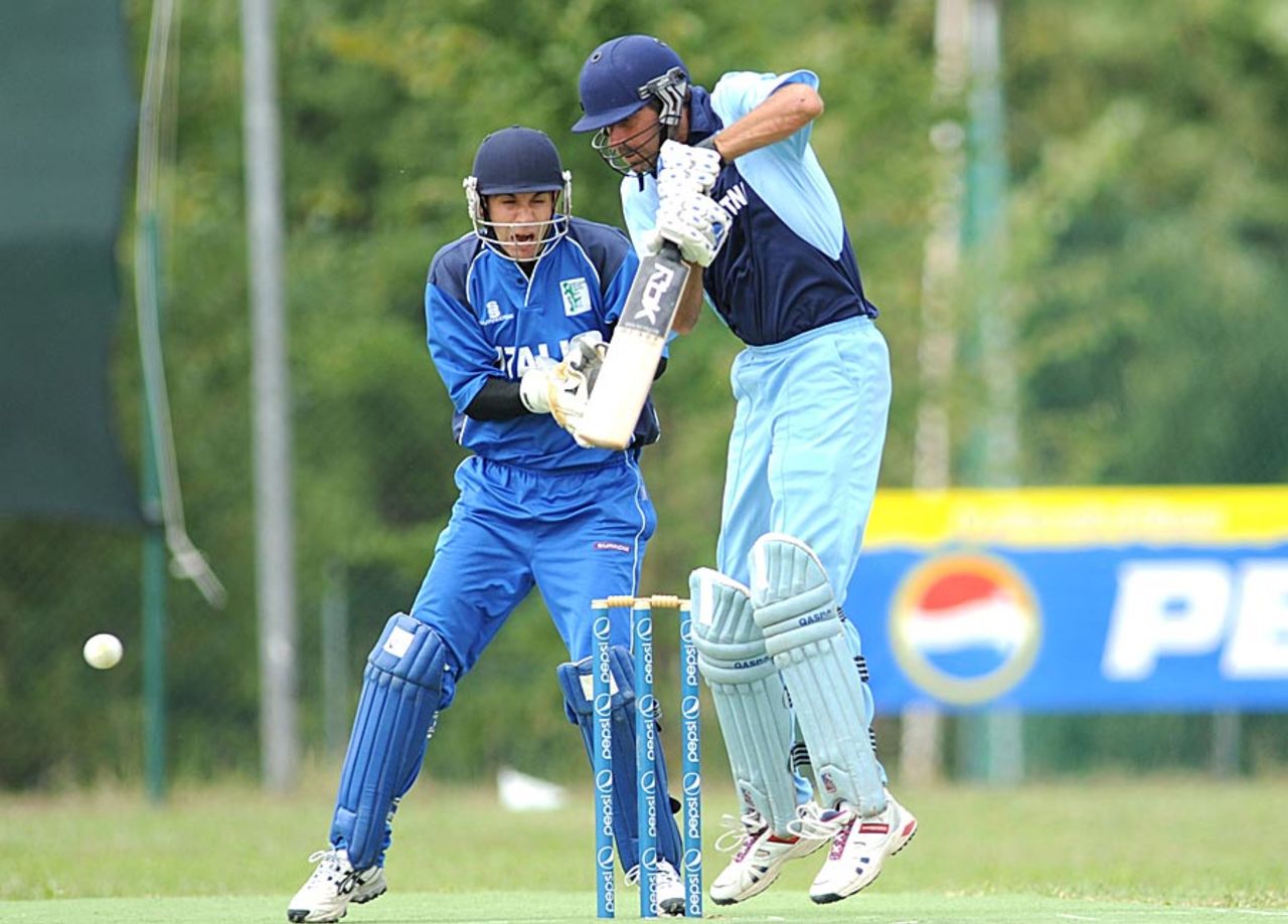 Grant Dugmore's half-century was in vain, Italy v Argentina, ICC World Cricket League Division Four, Pianoro, August 17, 2010
