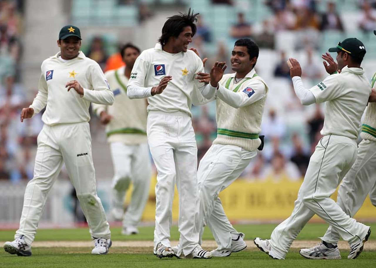 Mohammad Amir celebrates the wicket of Paul Collingwood, England v Pakistan, 3rd Test, The Oval, August 18, 2010
