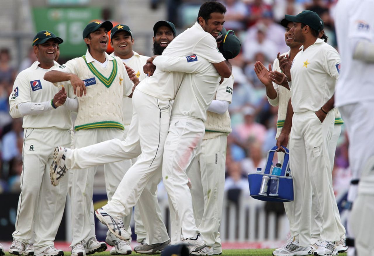 Wahab Riaz is congratulated after completing a five-wicket haul on debut, England v Pakistan, 3rd Test, The Oval, August 18, 2010