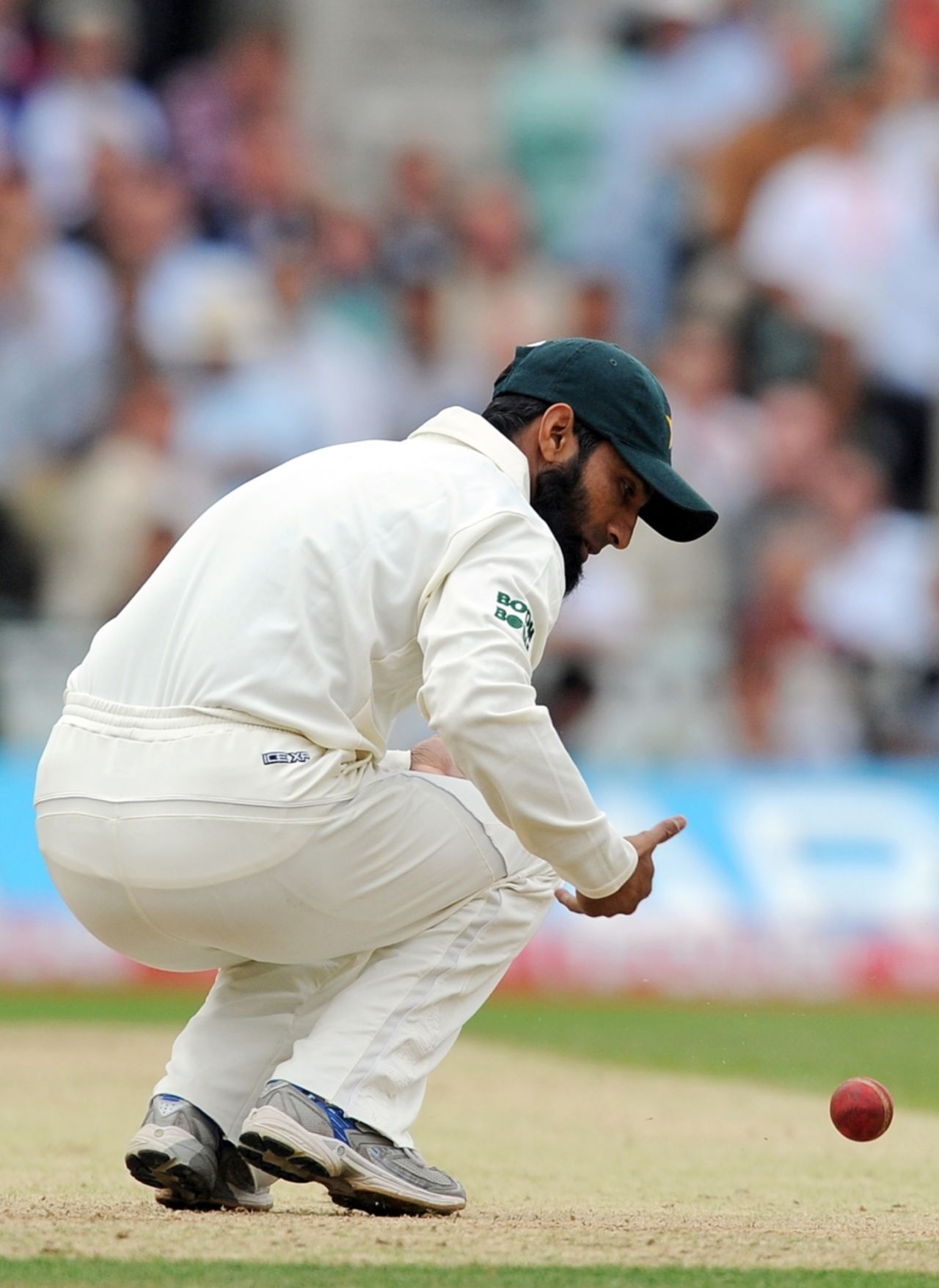 Mohammad Yousuf's return to international cricket didn't go quite as planned as he dropped an easy catch off Saeed Ajmal, England v Pakistan, 3rd Test, The Oval, August 18, 2010