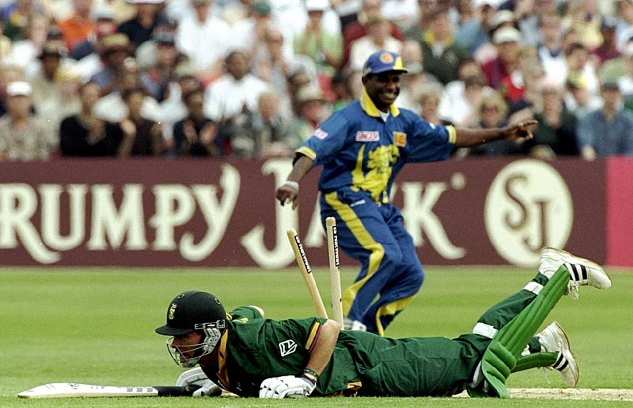Hansie Cronje is run out, 9th match: South Africa v Sri Lanka, World Cup, Northampton, May 19, 1999