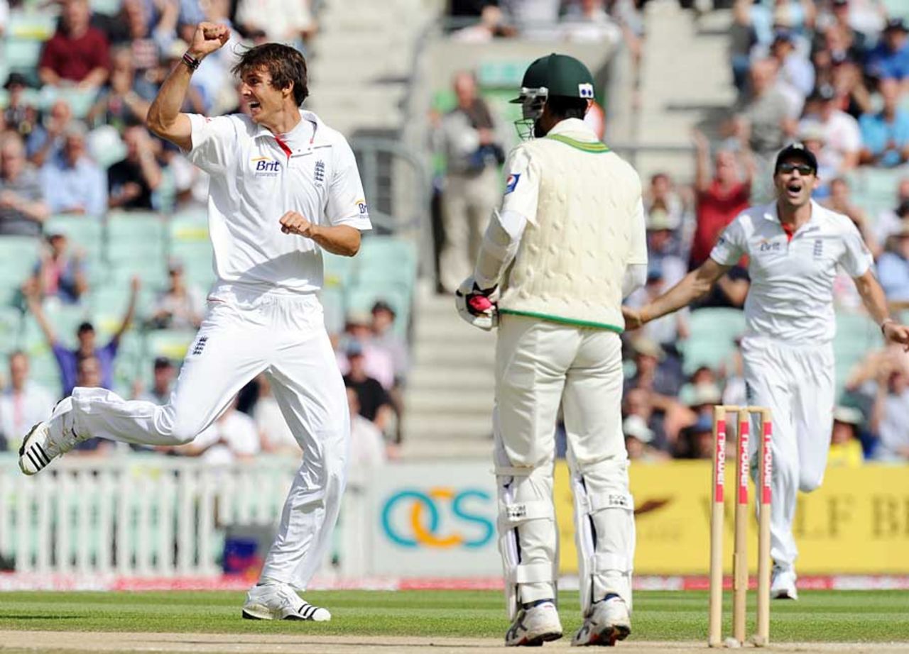 Yasir Hameed didn't last long on the second morning, England v Pakistan, 3rd Test, The Oval, August 19, 2010