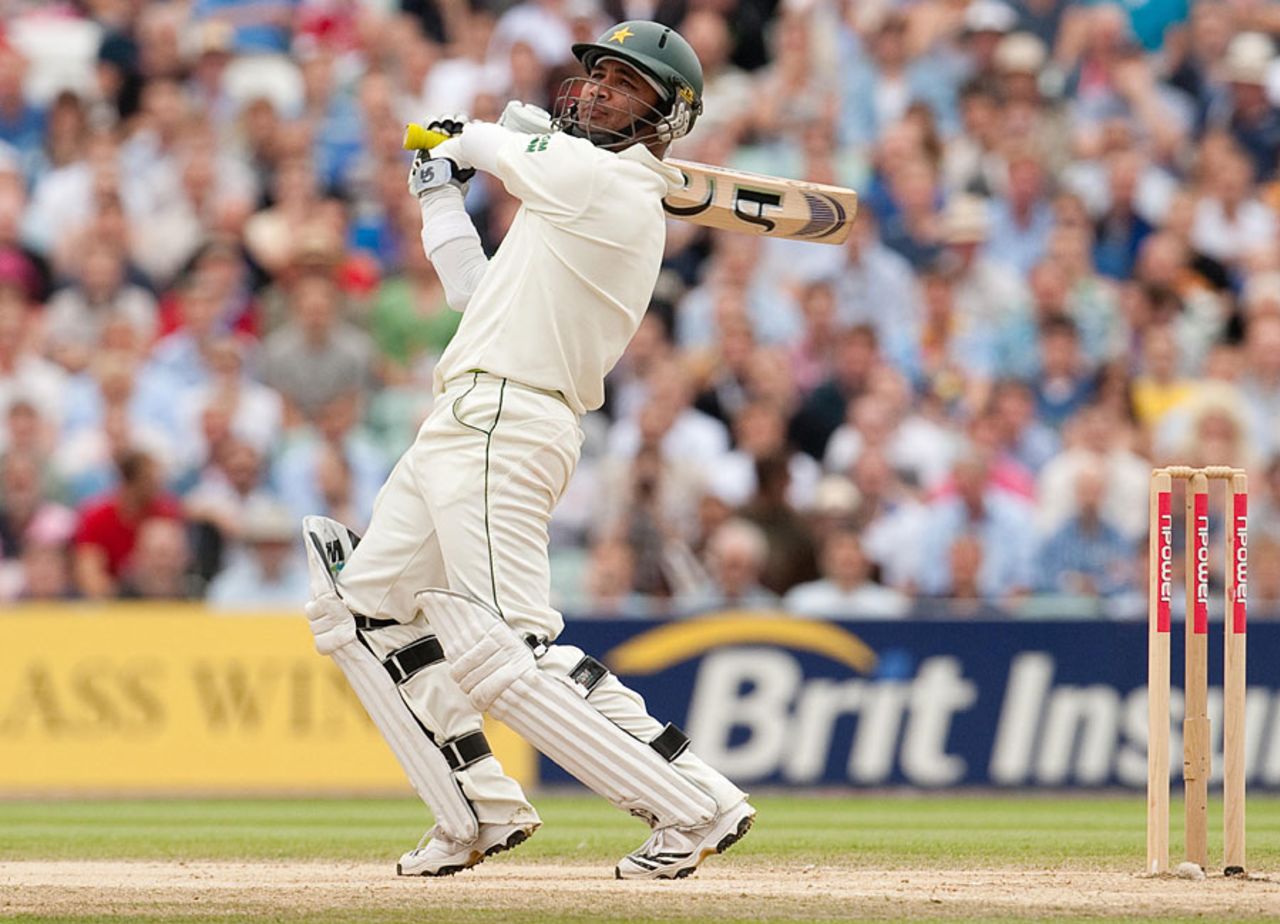 Imran Farhat came out swinging in pursuit of 148, England v Pakistan, 3rd Test, The Oval, August 21, 2010