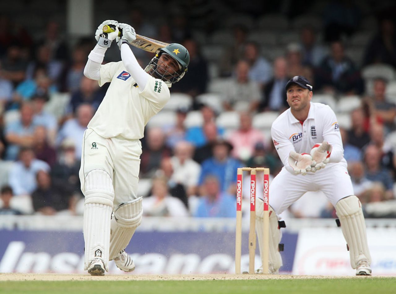 Imran Farhat uses his feet against Graeme Swann, England v Pakistan, 3rd Test, The Oval, August 21, 2010