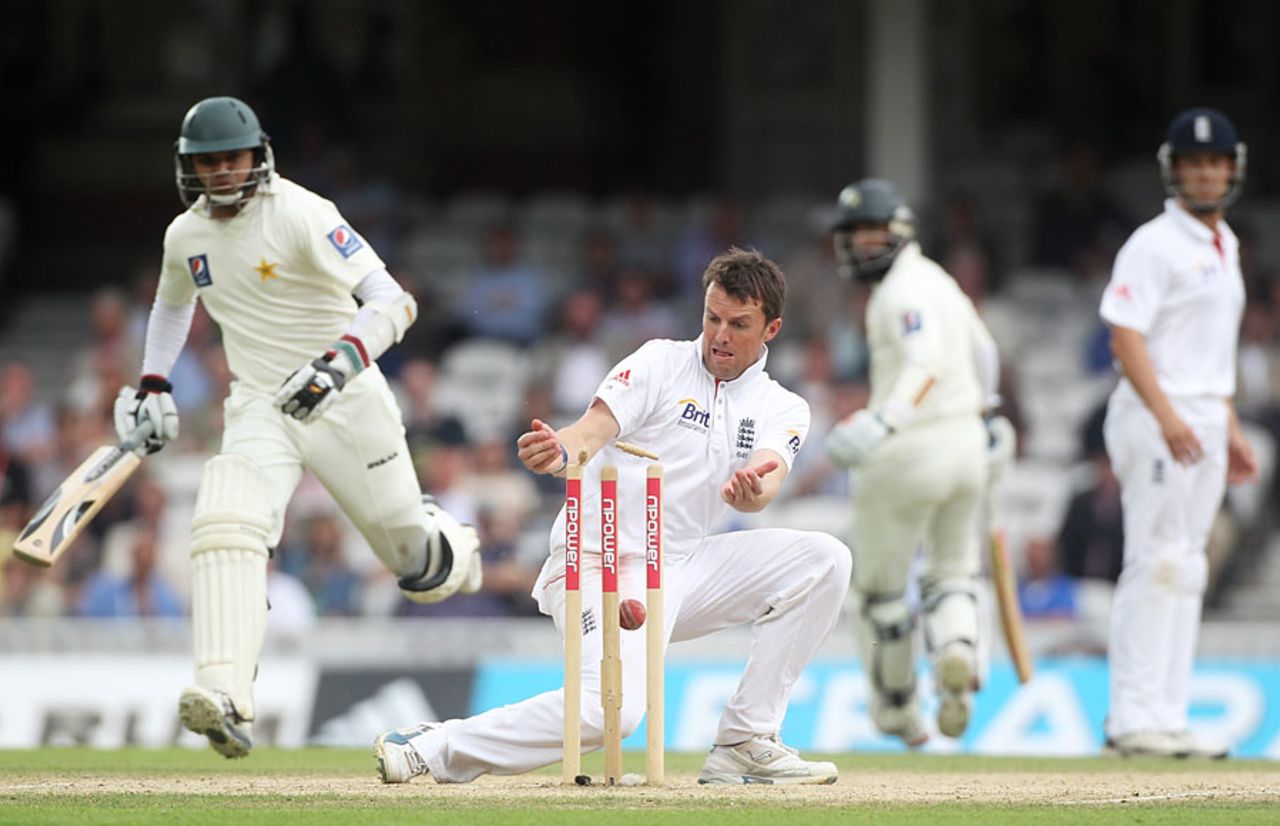 Azhar Ali was run out in a mix up with Mohammad Yousuf, England v Pakistan, 3rd Test, The Oval, August 21, 2010