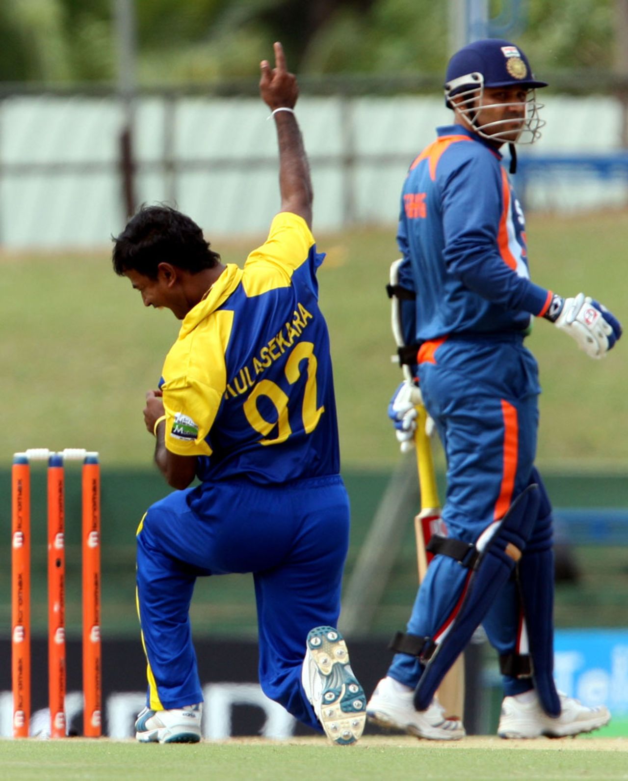 Nuwan Kulasekara is delighted after trapping Virender Sehwag leg before, Sri Lanka v India, tri-series, 5th ODI, Dambulla, August 22, 2010