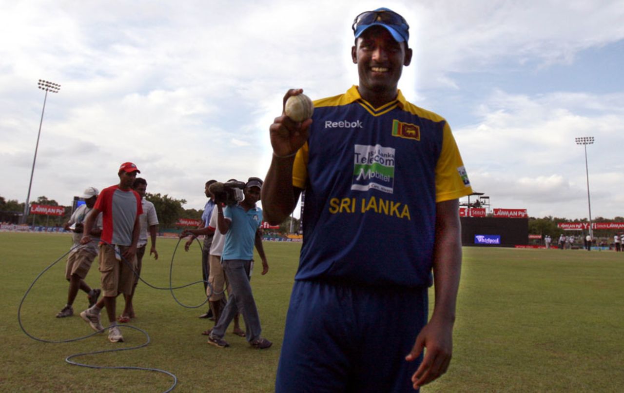 Thisara Perera picked up his maiden five-wicket haul, Sri Lanka v India, tri-series, 5th ODI, Dambulla, August 22, 2010