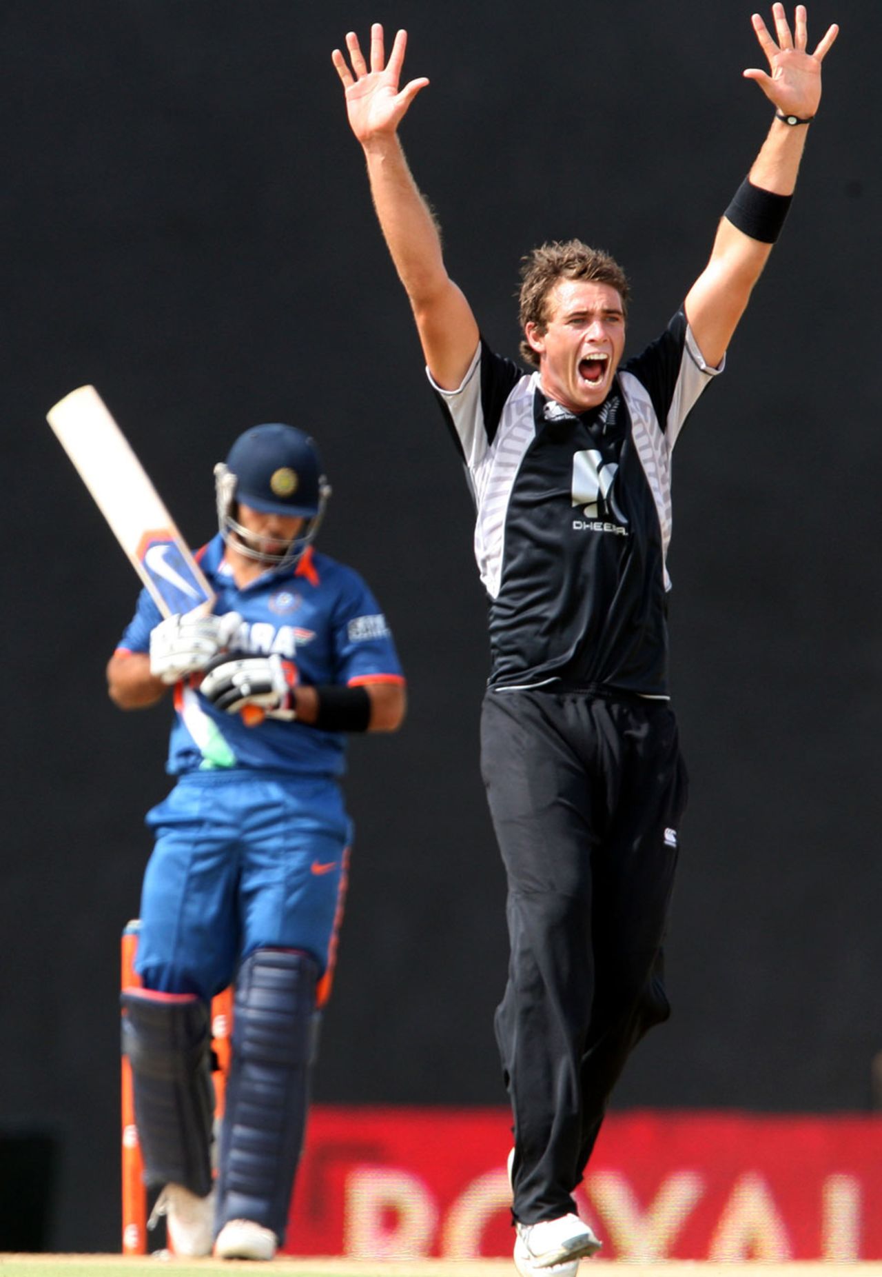 Tim Southee appeals successfully against Virat Kohli, India v New Zealand, tri-series, 6th ODI, Dambulla, August 25, 2010