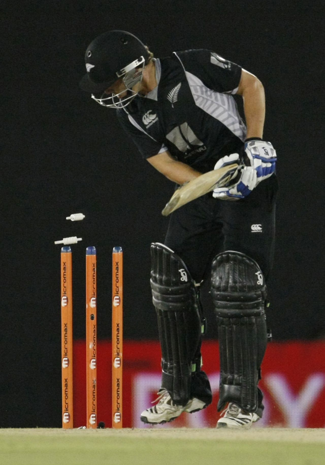 BJ Watling is bowled by Ashish Nehra, tri-series, 6th ODI, Dambulla, August 25, 2010