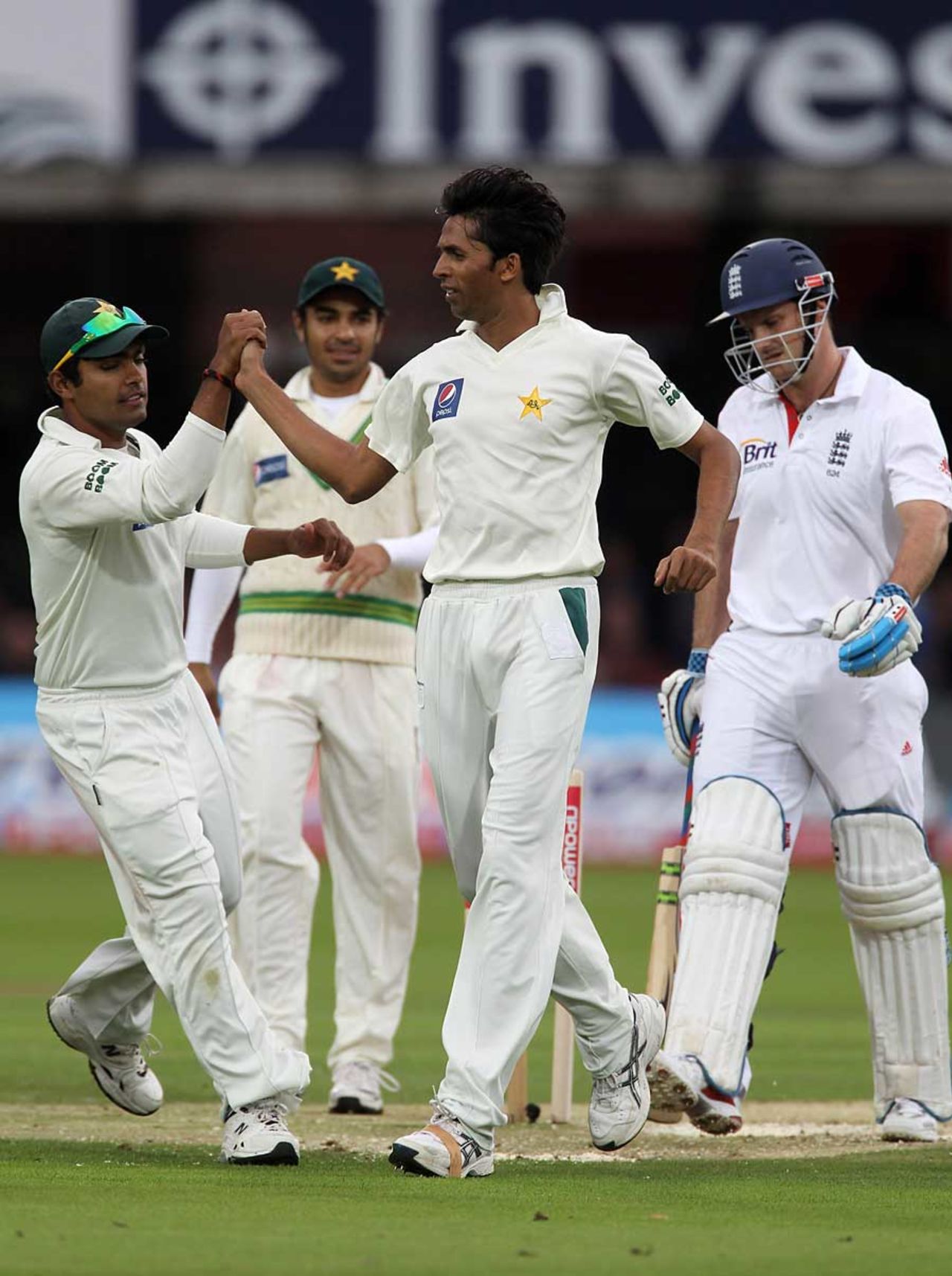 Mohammad Asif celebrates after removing Andrew Strauss, England v Pakistan, 4th Test, Lord's, August 26, 2010