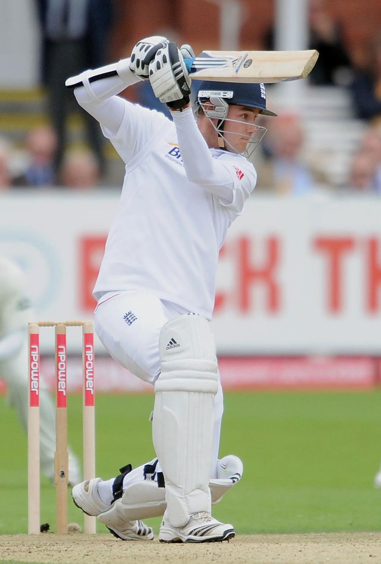 Stuart Broad rallied England's innings with a stylish knock down the order, England v Pakistan, 4th npower Test, Lord's, August 27 2010