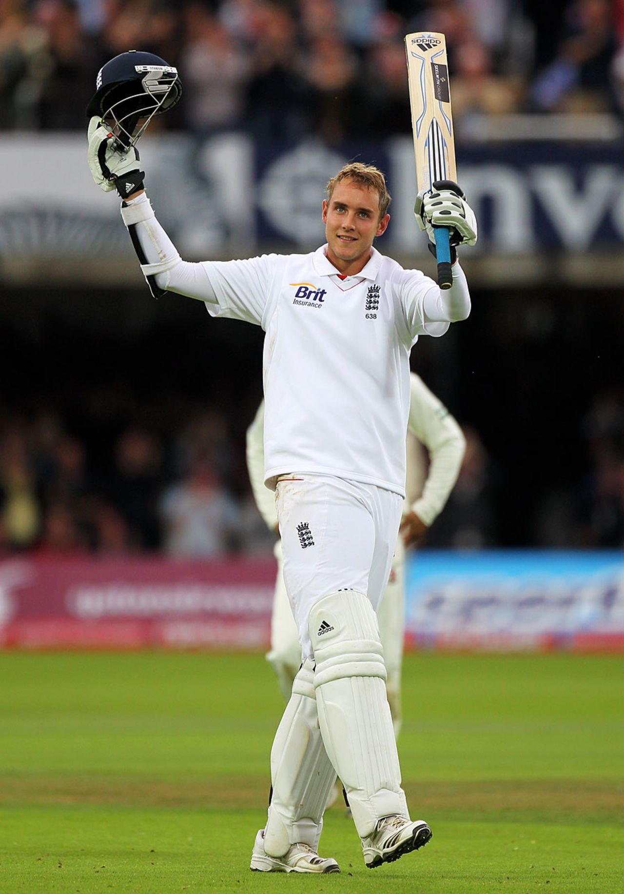 Stuart Broad acknowledges the standing ovation from the Lord's crowd after reaching a sensational hundred, England v Pakistan, 4th npower Test, Lord's, August 27 2010