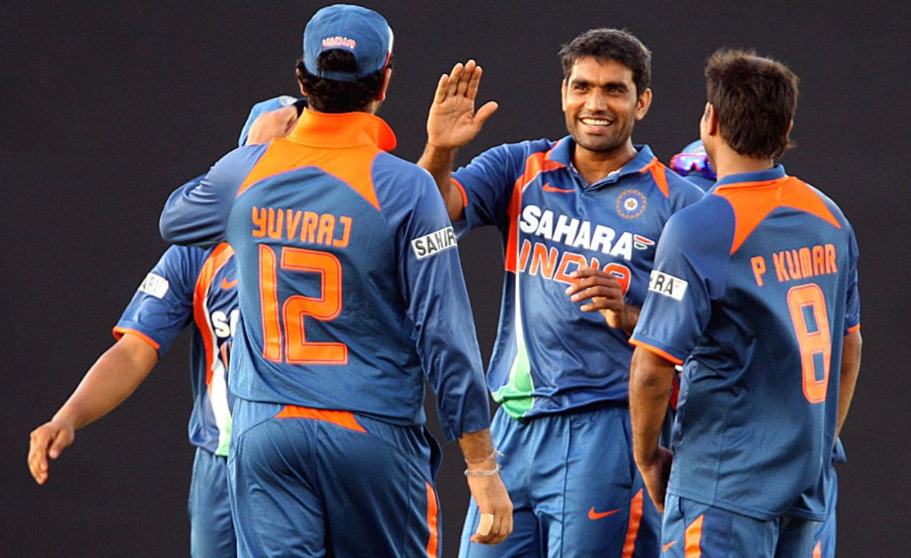 Munaf Patel gets India a breakthrough, Sri Lanka v India, tri-series final, Dambulla, August 28, 2010